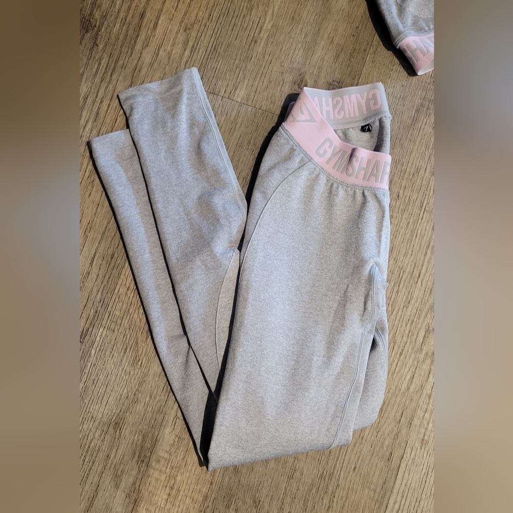 Gymshark Pink and Gray Workout Set - Picture 4 of 4